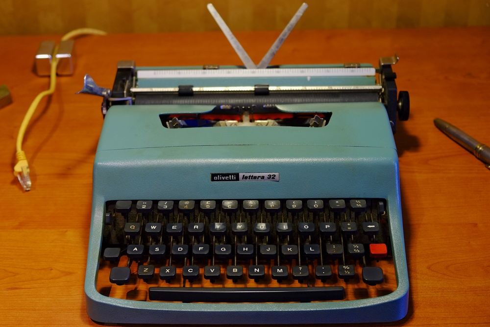 Ancient Laptop: Olivetti Lettera 32 typewriter - Macfilos
