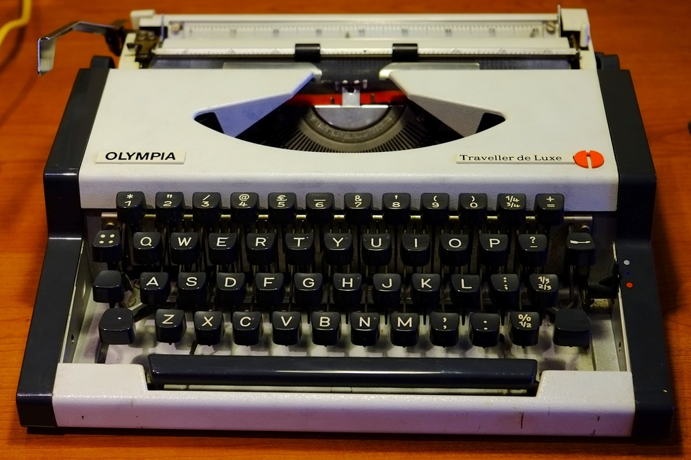 Ancient Laptop: Olivetti Lettera 32 typewriter - Macfilos