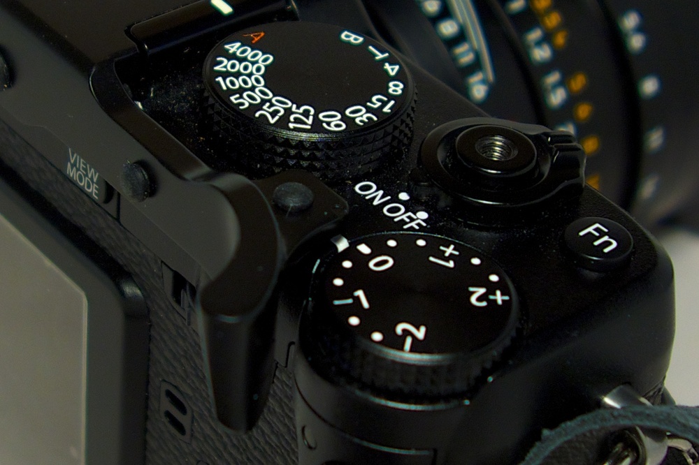 Note how the Thumbs Up keeps the thumb well away from the vulnerable exposure compensation dial.