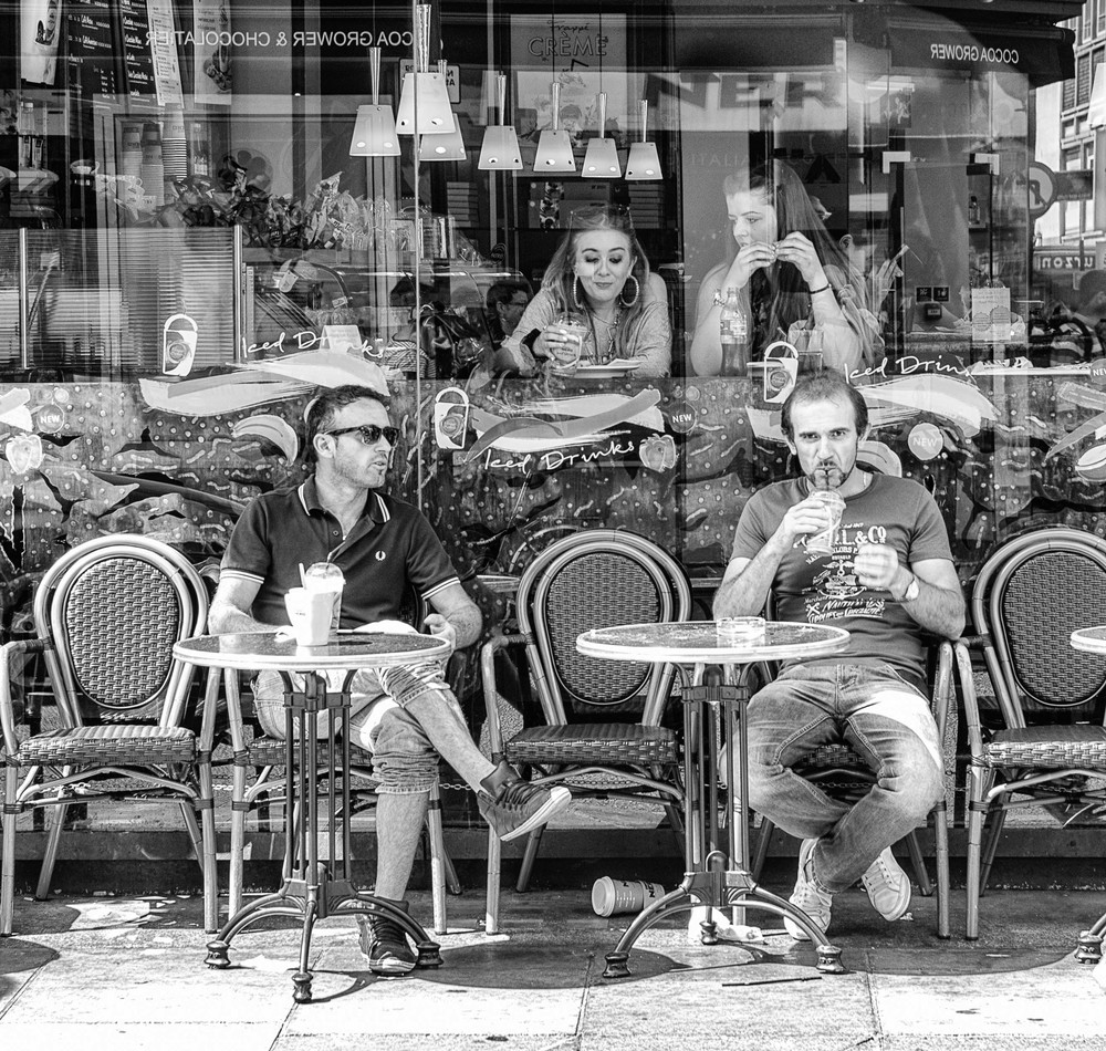 Caffe Nero, Soho: 75mm APO Summicron, 1/125s at f/11, ISO 320 (Photo Mike Evans)