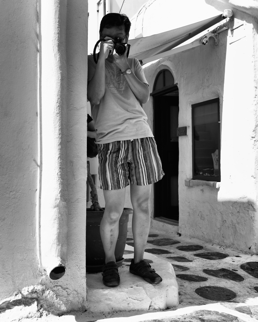  And on the darker, monochrome side of the street, streettogger Kiki Widjaja behind the Sony RX1. Leica Monochrom and 35mm Summicron ASPH. 