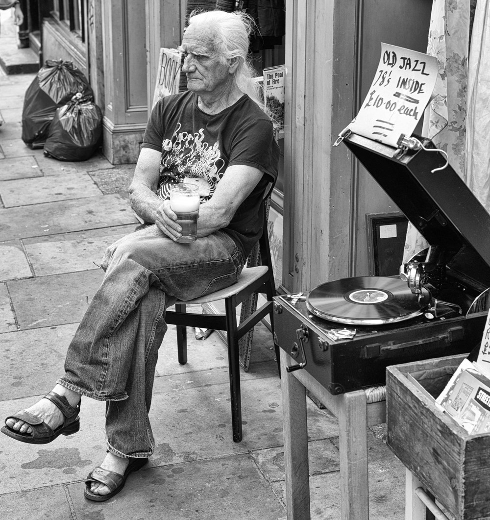 Vinyl Jazz: 50mm Summicron, 1/250s at f/9, 320 ISO (Photo Mike Evans)