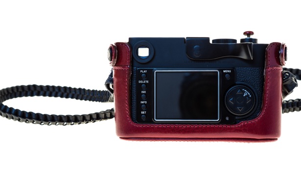 The open-back design can be less stable than cases equipped with leather cross-members but A&A solve the problem with metal inserts along the edges of the leather in order to preserve shape and ensure a snug fit.