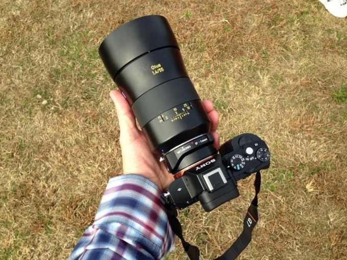 Sony A7r with the monster Zeiss Otus 55mm f/1.4 prime. A bit bigger than a Leica 50mm Summilux it seems. Photo courtesy of steveuffphoto.com