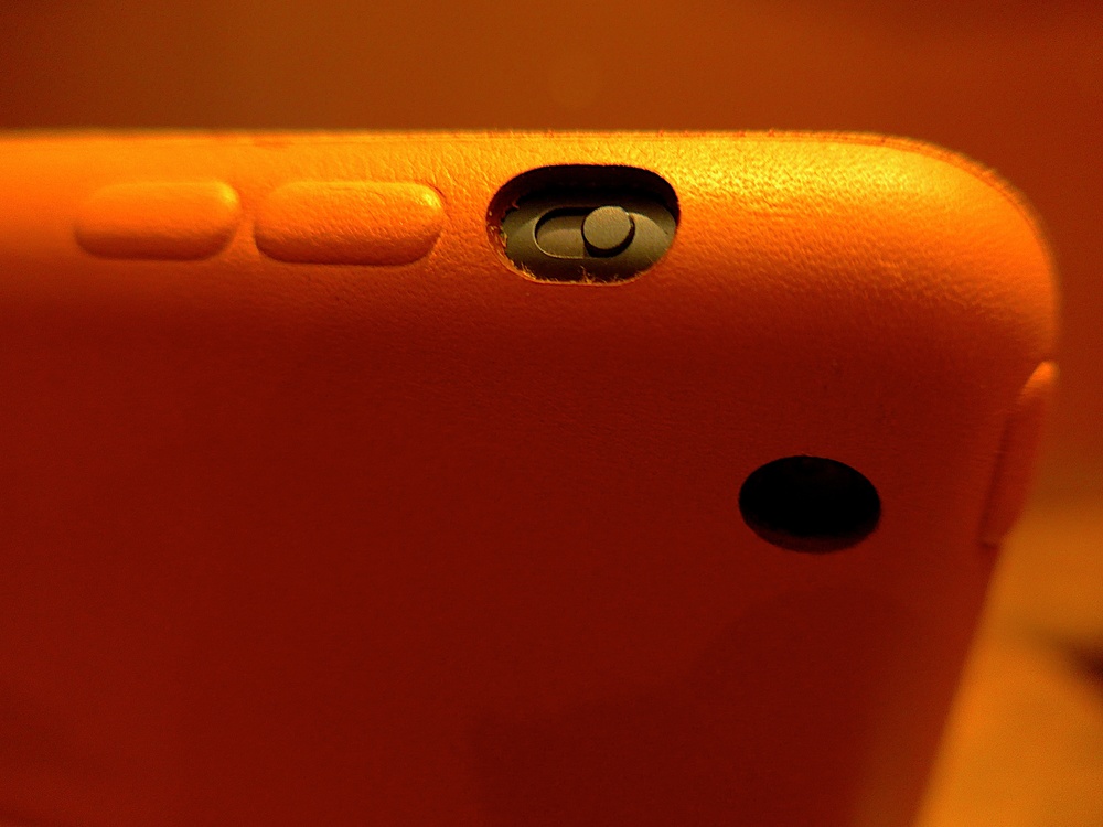 The holes are all in the right places (which is not always the case with third-party designs) and the volume and on/off buttons are covered by soft leather