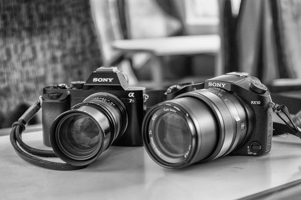 Even with a heavyweight 75mm APO-Summicron attached, the A7r is decidedly leaner than the RX10 (shown here extended to 75mm to match the Leica lens). All things considered, the RX10 is larger and heavier than I had imagined