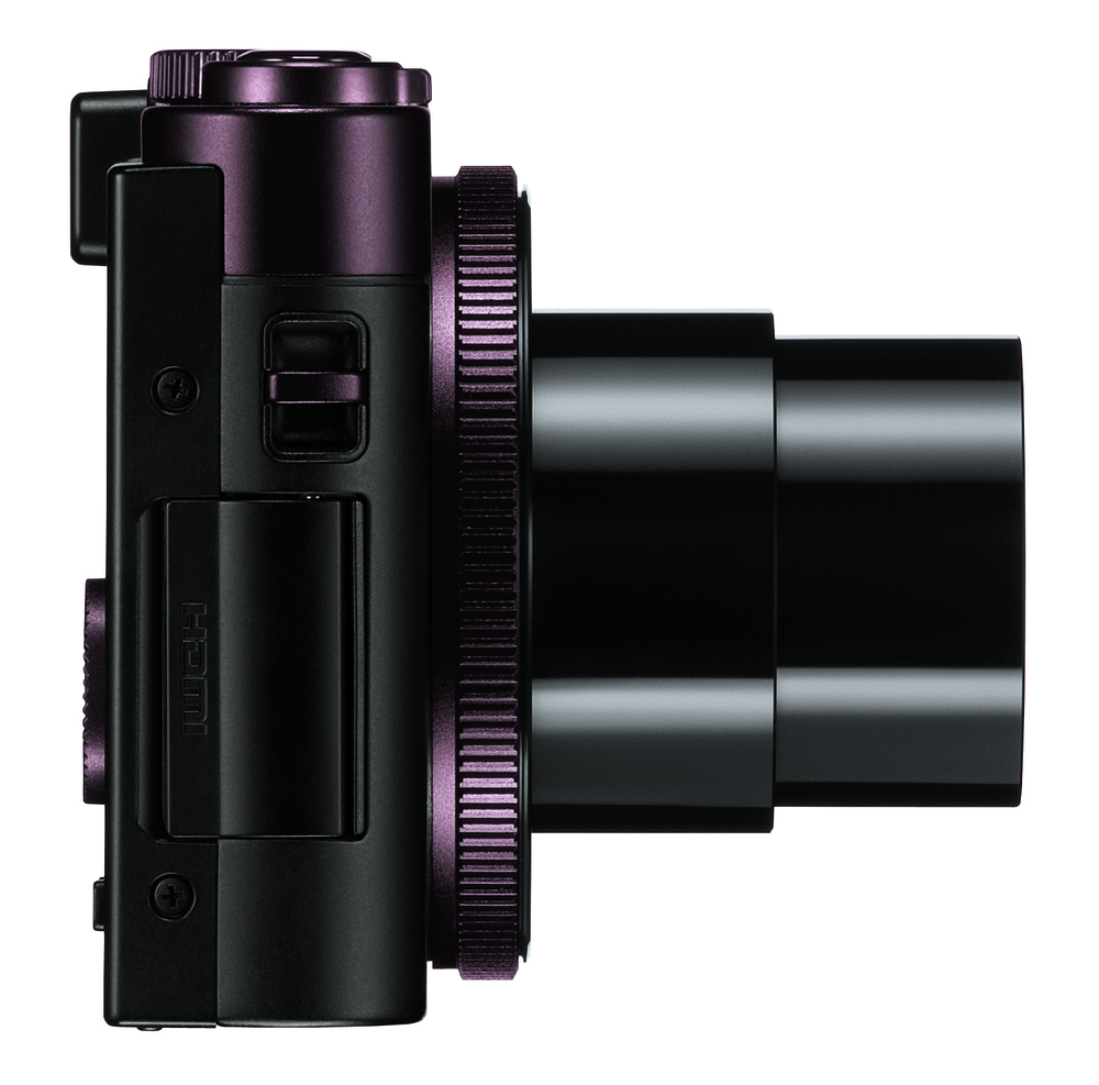 The customisable lens ring has a notched movement which aids, particular in stepped-zoom mode and when setting aperture in A mode