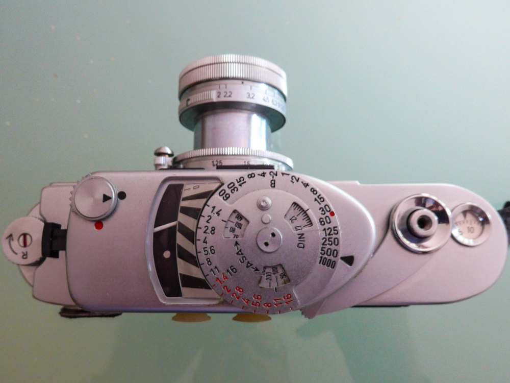 The Leica-Meter MR couples with the shutter-speed dial of the M3 and allows precise setting of aperture and speed