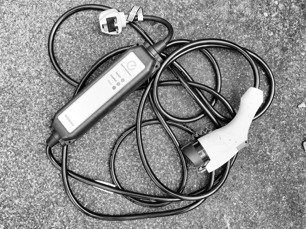 Eat your heart out, Apple. Having written about dodgy phone chargers yesterday, I find this jumbo industrial-strength cable and nifty power unit comes as a welcome and comforting addition to my stable. Sadly, at least two extra cables with different connectors are necessary if I wish to use a majority of the public charging stations―and they don