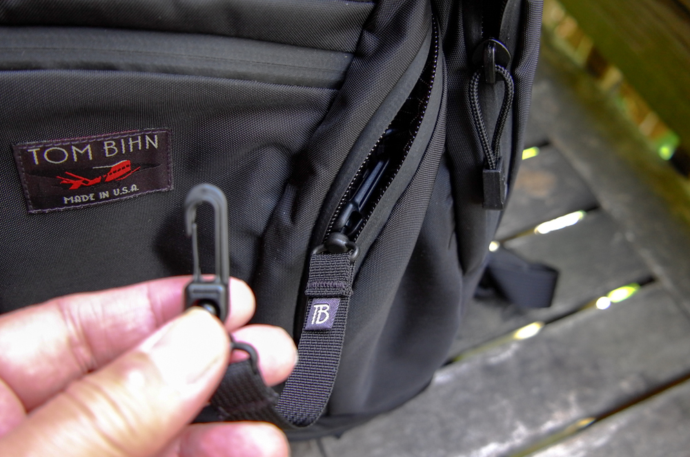   All pockets contain at least one O ring to which accessory pouches can be attached. Here you see one of the useful extender straps which are available as an option  
