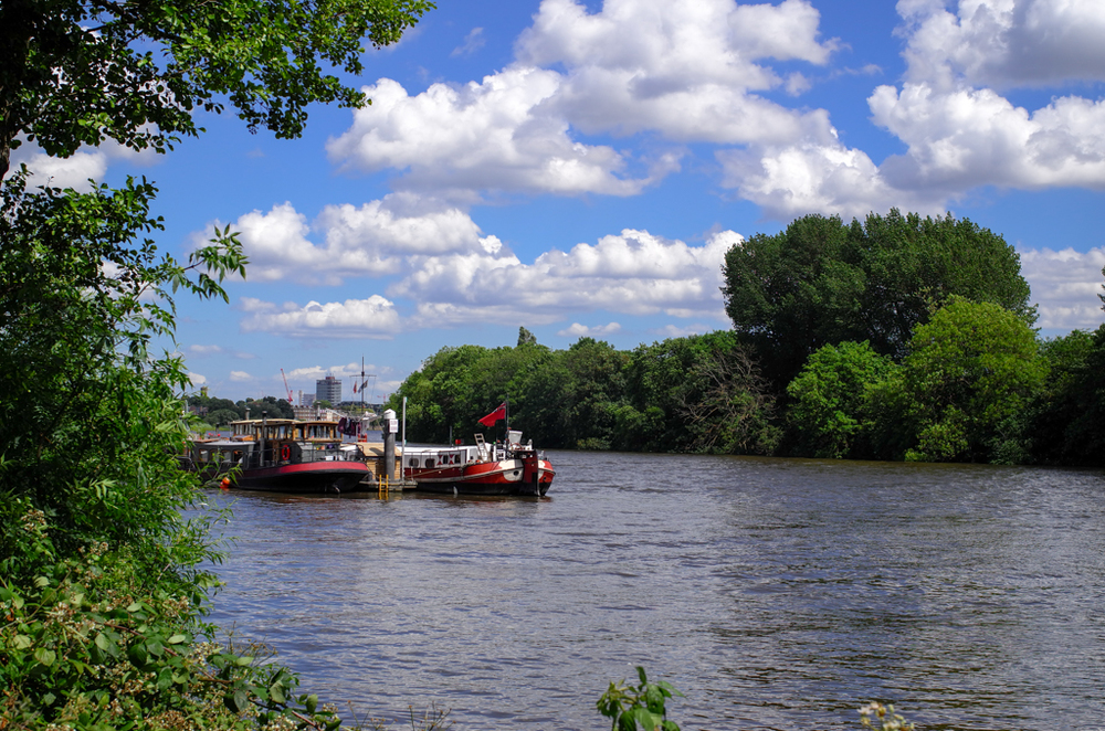   High tide on the River Thames, f/8  