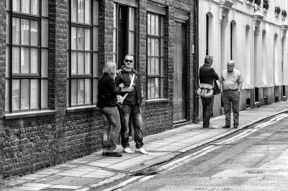   Street conversations, 85mm, ISO 125  