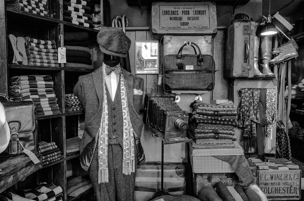   Old togs, 85mm zoom,  ISO 2500   