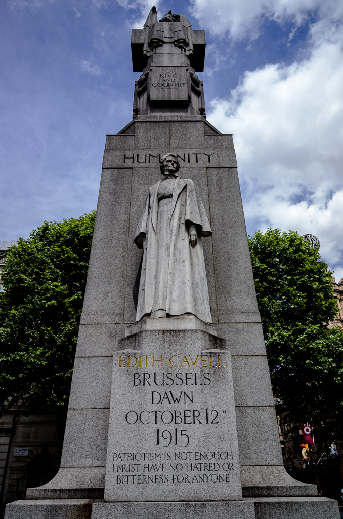   Shot at dawn in Charing Cross Road, 27mm, ISO 100  