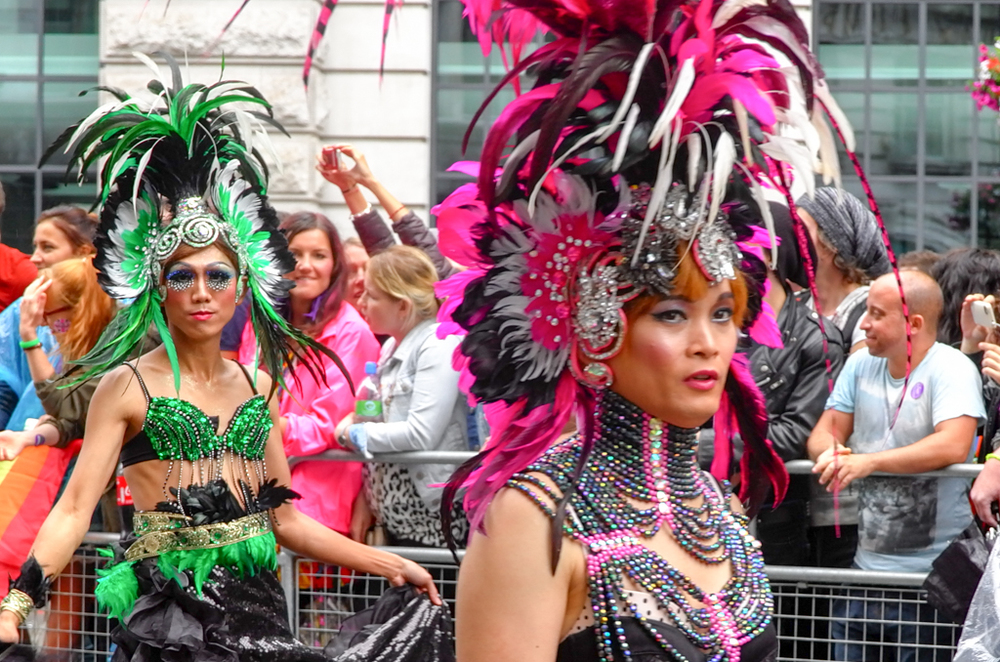   Feathers and frippery, 85mm, ISO 800  