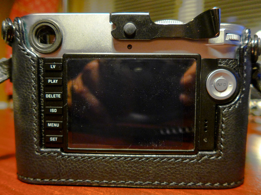   Workmanship on all Arte di mano cases is beyond reproach. The leather is top quality (this is Minerva black with 