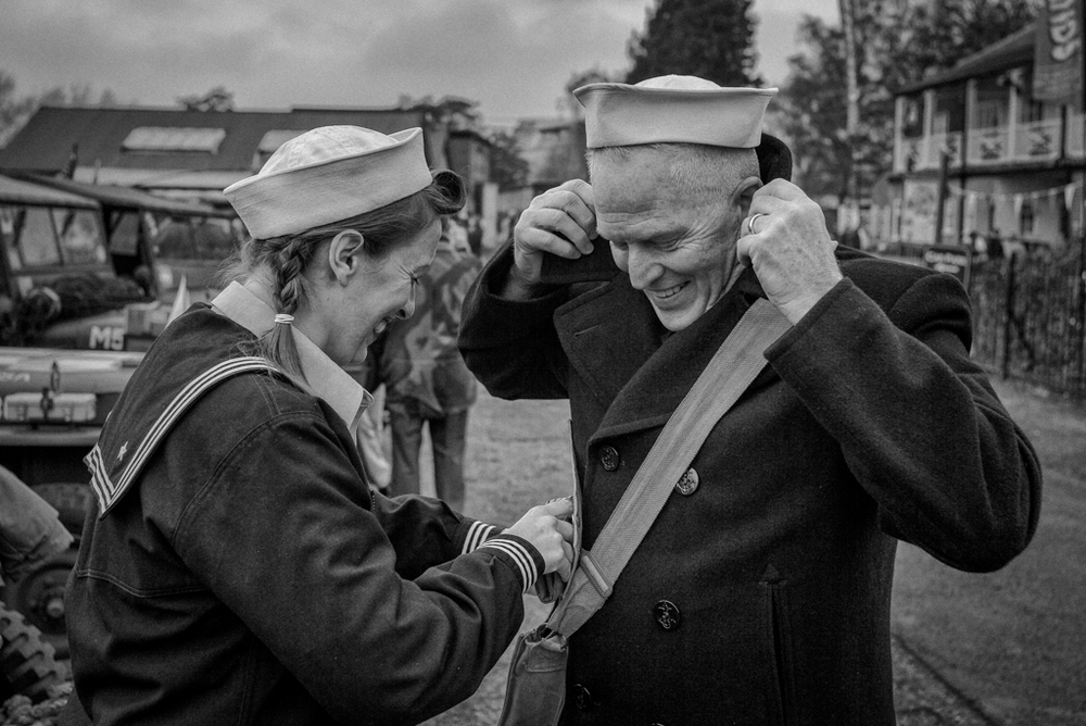 After the kiss, time to button up for the November chill (Leica M-P)