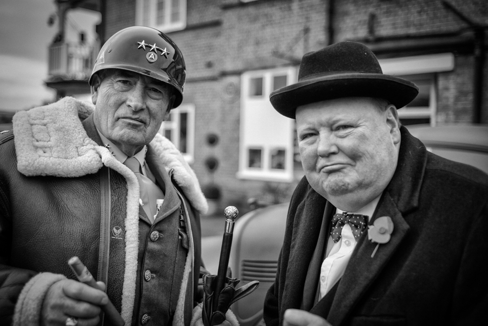 Discussing the D-Day landings (Leica)
