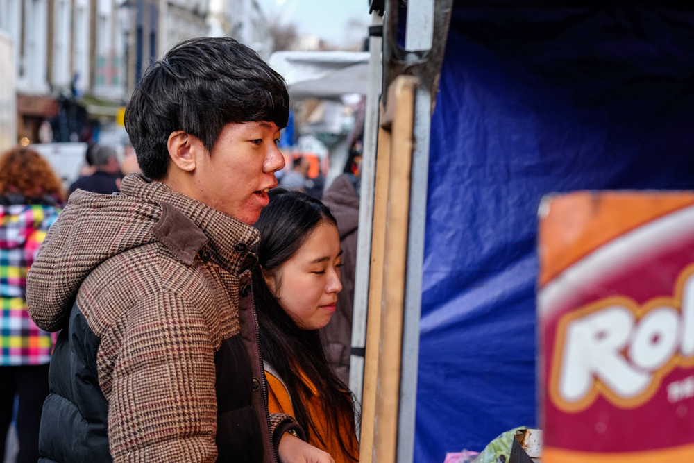 Great sharpness at f/4 at one of the many enticing food stalls