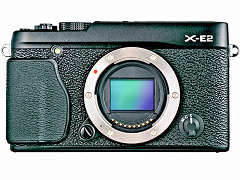 The X-E2 offers the same versatility in terms of lenses as the X-T1 but lacks the new electronic shutter and features a less capable electronic viewfinder. It is smaller, though, and weighs only 428g when fitted with the 27mm pancake