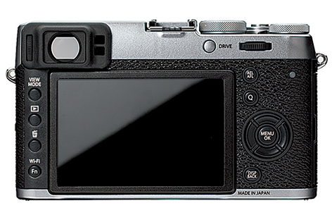   The X100T has a smaller front grip, but no thumb grip to the rear, with the result that the ball of the thumb can stray on to the four-way function pad with upsetting consequences  