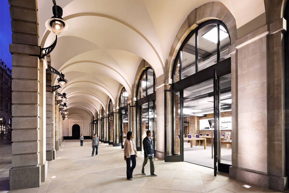 The London Covent Garden Apple Store has extensive Genius Bar facilities and it is usually easy to get a quick appointment