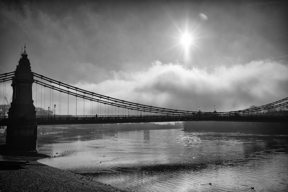 Mist over Hammersmith Bridge, winter 2014 (Photo Mike Evans, Sony A7r, 35mm Summilux)