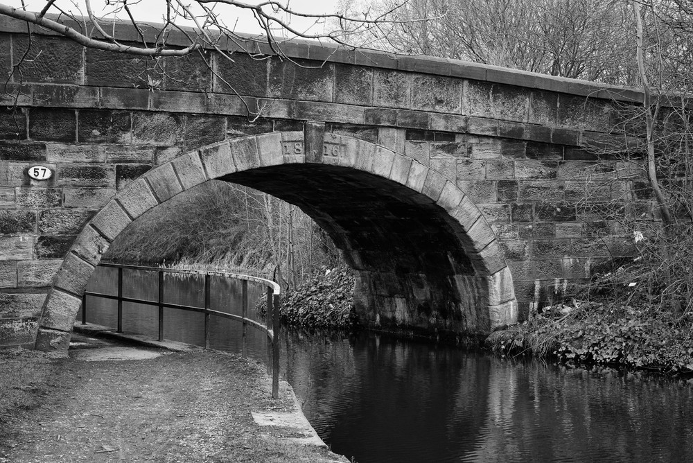 Bridge No. 57: Cale Lane bridge was built in 1816 for horse-drawn wagons. Now, 200 years later, it happily copes with modern 32-tonne trucks - in single file, of course, because the carriageway is barely wide enough for one truck