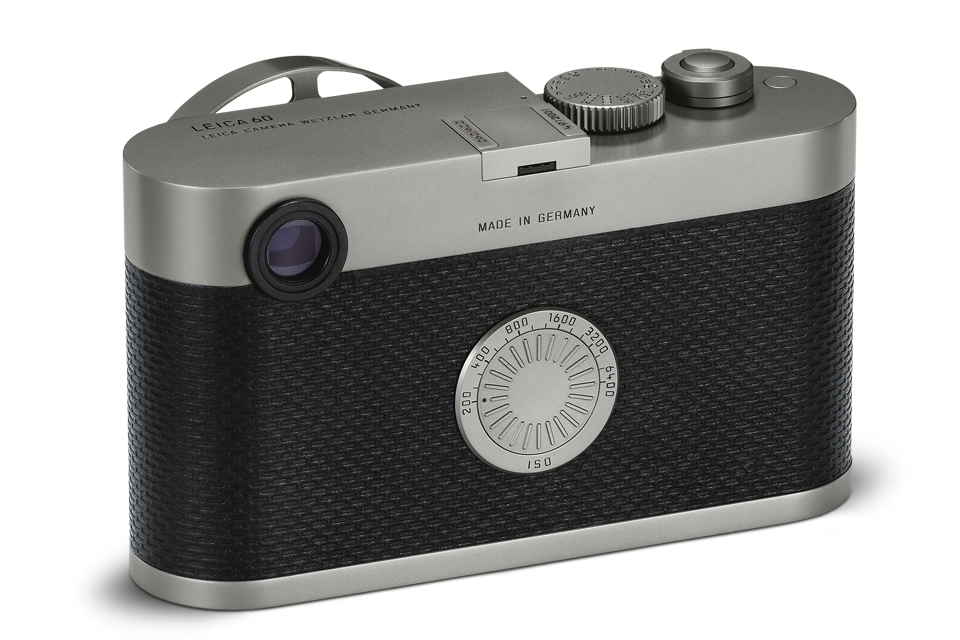 No screen, no buttons, no unnecessary settings, just a prominent ISO dial as on the current M7 film camera. And no video!