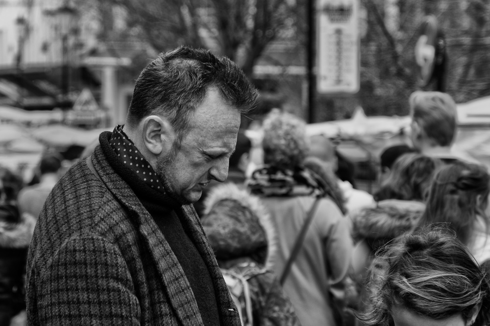 Another example taken at 135mm (equivalent to 206mm). At this distance, even using f/8, as here, can produce effective subject isolation