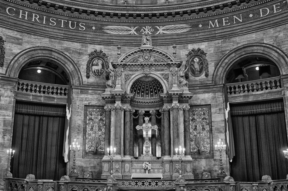 The Marble Church in Copenhagen: f.2,8 @ 1/30s, ISO 800