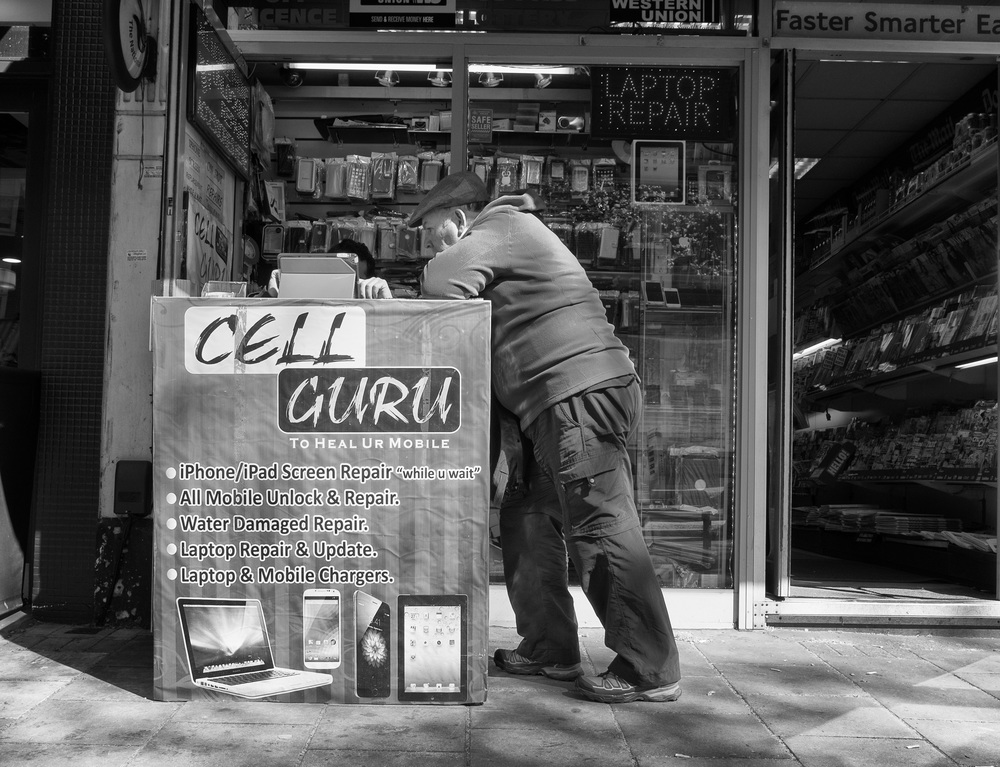 West London iPhone repairs: f/8 @ 1/100s, ISO100