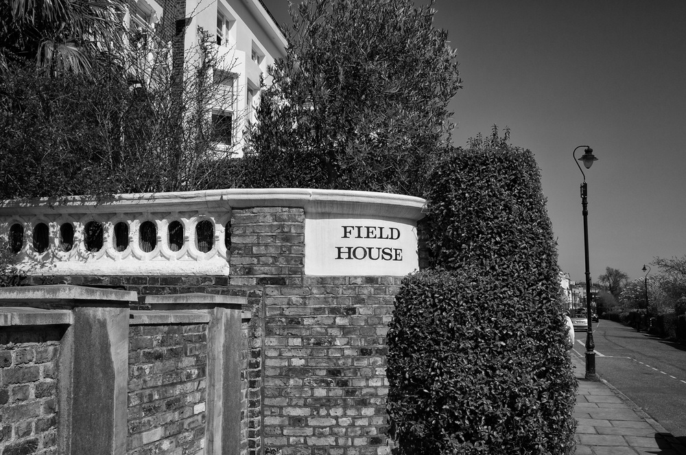Hot properties at Chiswick Mall. Above and below: f/8 @ 1/1600s, ISO 100