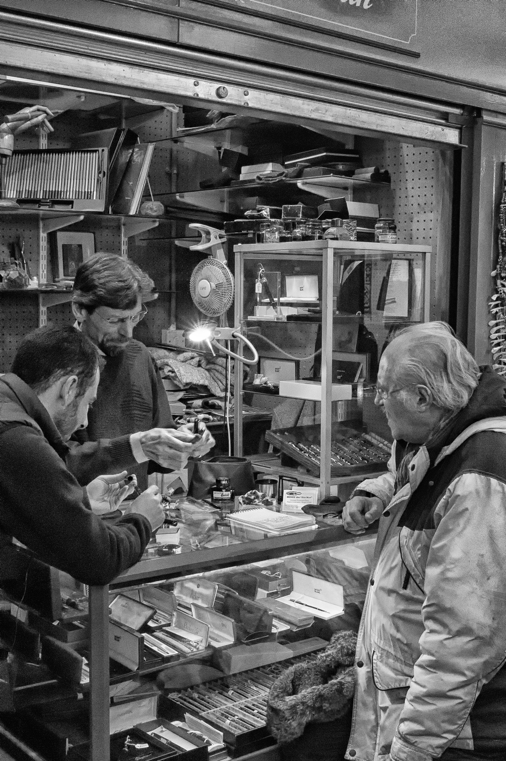  Henry the Penman, Portobello Road market: f/8 @ 1/100s, ISO 3200 