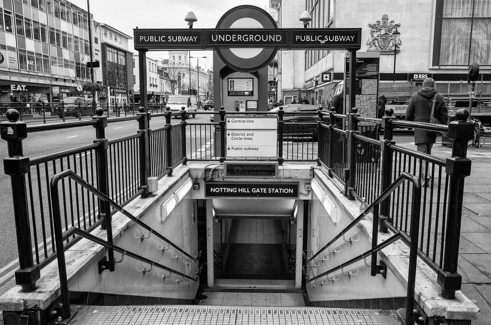  Public transport. Above: f/6.3 @ 1/100s, ISO 200. Below: f/7.1 @ 100s, ISO 400 