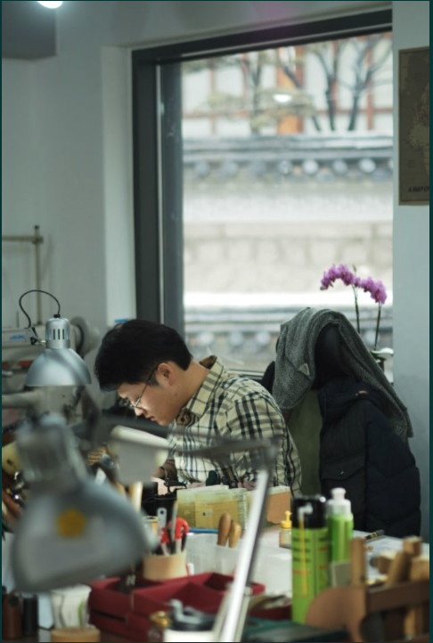 Production Manager Dae GeunJi at work