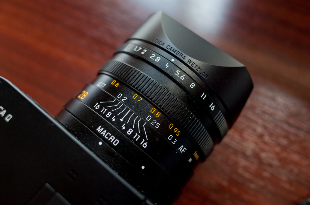 Twist the macro ring and the 17cm-30cm scale appears to work with the depth-of-field scale. This is sheer brilliance