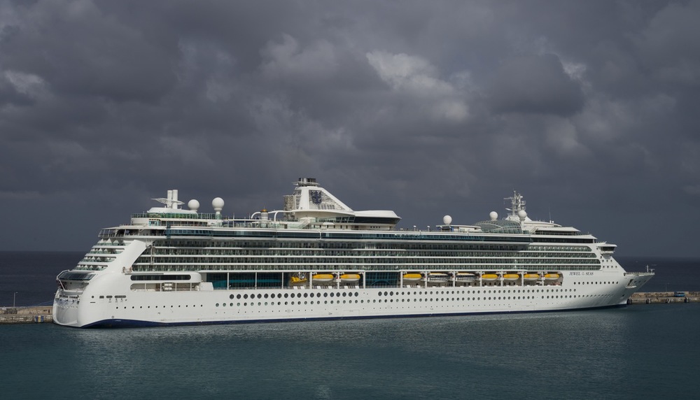 Jewel of the Seas at Barbados, extreme detail. M-P, f.8 at 1/200s ©Brian Bower FRPS