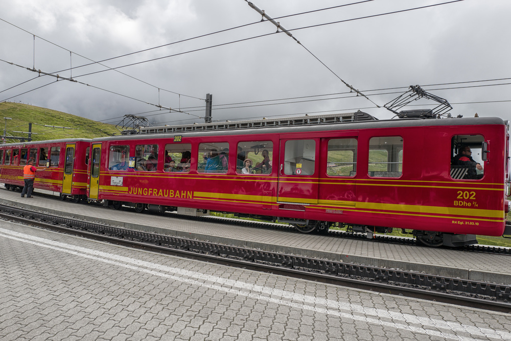 Yet more tourists returning to Kleine Scheidegg from the Jungfraujoch