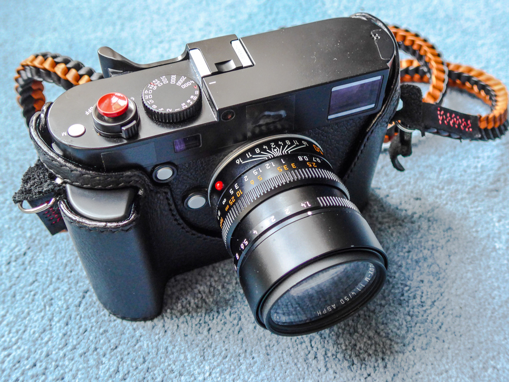 The ultimate rig: Leica M240 and Leica Handgrip encased by Arte di Mano. There is even a version to accommodate the Leica Multifunction grip. The Aventine grip solution is smaller, neater and offers nearly as much purchase