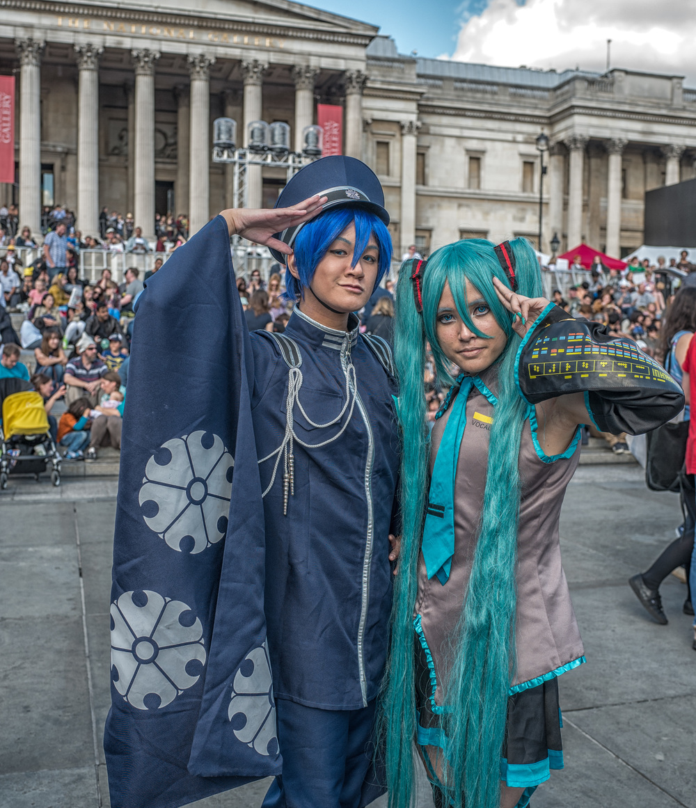 Kaito, Fairyking Cosplay , and Miku, Kisaki Cosplays , in martial mood