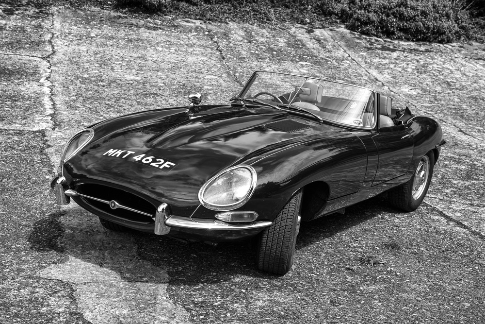Delicious classic Jaguar on the original 1907 banking, scene of many world records before 1939 (f/6.8, 1/1000s, ISO 320)