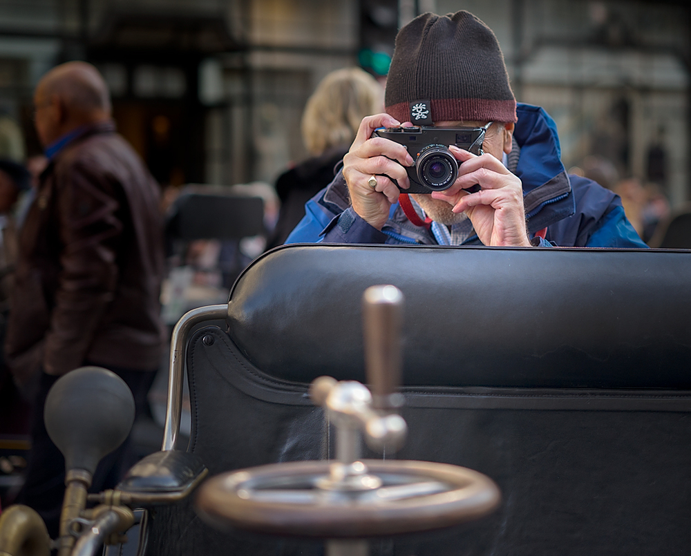 Woolly hat and a Monochrom - Editor Evans constantly in the frame