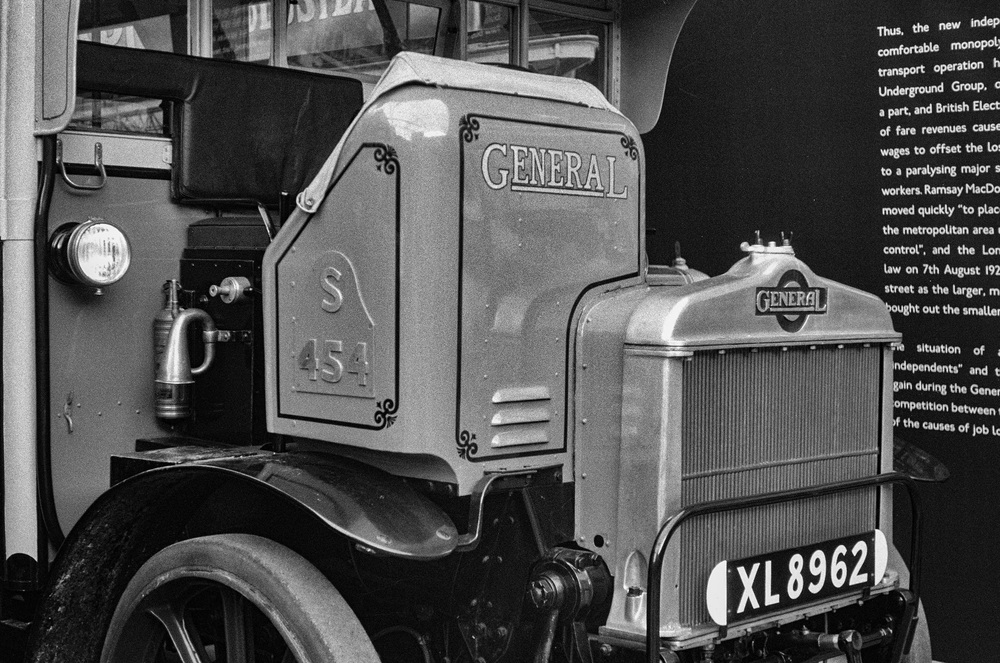 Similar shot to the Leica I image above, but this time taken with a later Leica III and a much better f/3.5 Elmar screw-mount lens