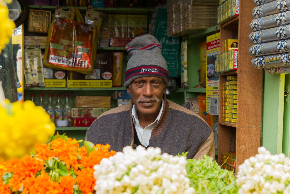 Corner shop (Leica X1, f/4 at 1/100s)