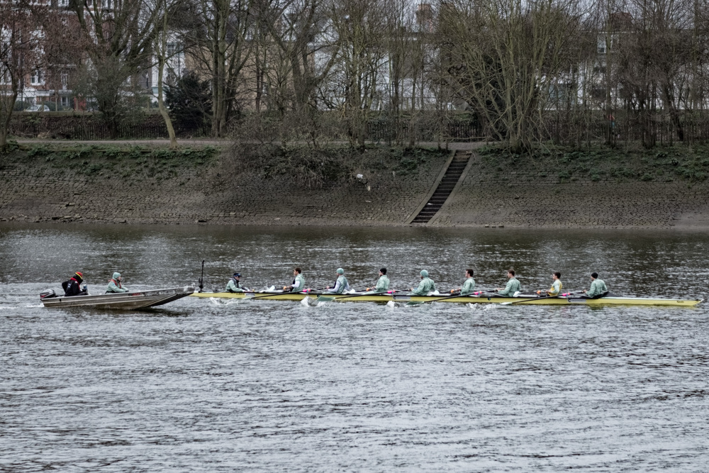 Now who are these layabouts? A process of elimination (after having identified Oxford) tells me this could be Cambridge enjoying a day-before practice. The colours are right. Of course I know nothing about rowing so they could just as easily be the Little Spottering weekend rowers
