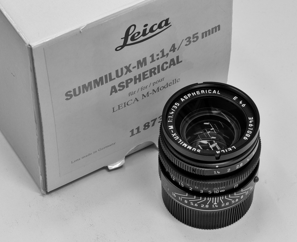  Pièce de résistance: An rare 35mm Summilux Aspherical. Only one has been seen before at Red Dot Cameras—and that was sold in haste, repented at leisure. Lesson learned. 