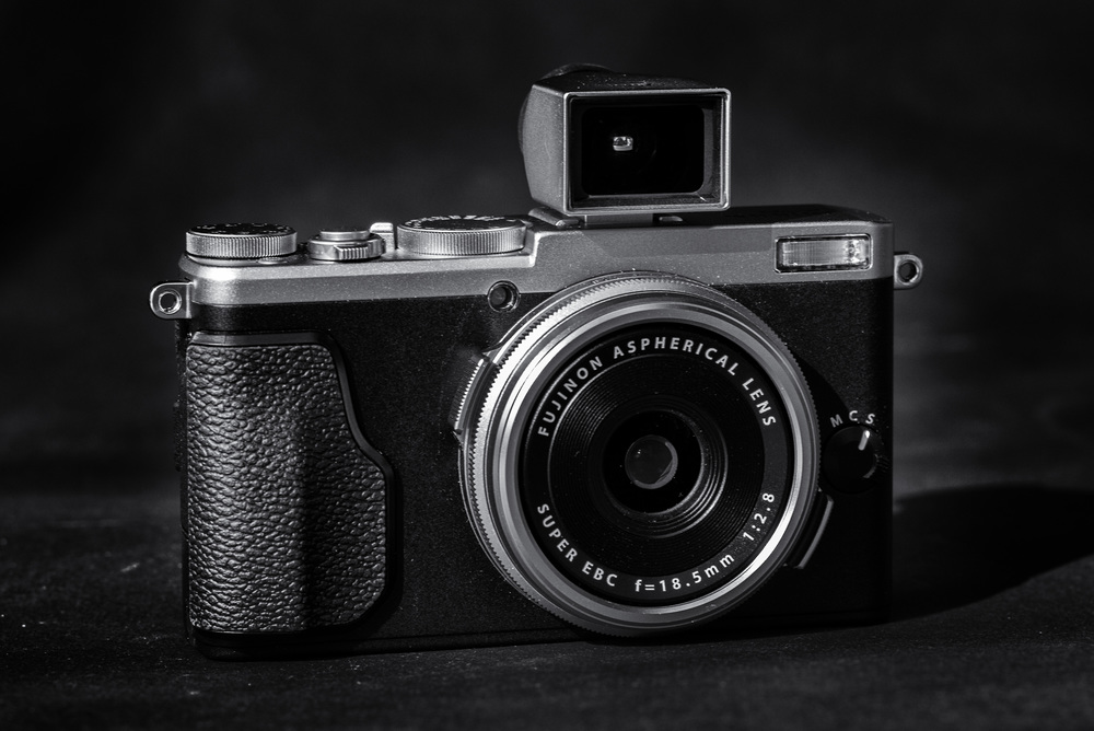 The Leica 21mm viewfinder is a perfect match for the X70, but it is an expensive option unless you happen to have one on your shelf