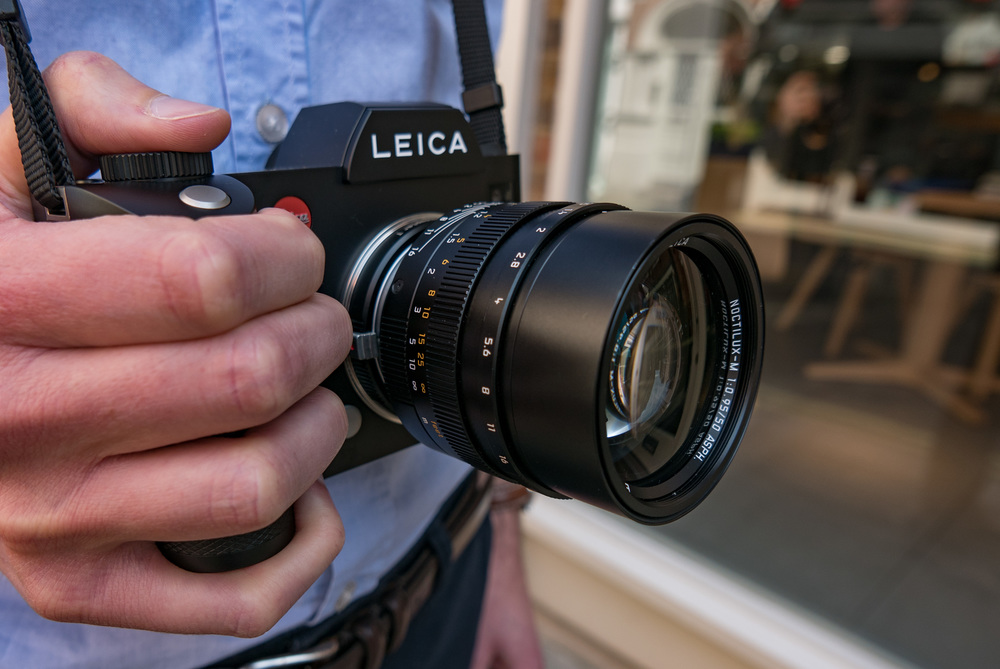 The Noctilux, with its squat, bulbous lines and acreage of glass is quite at home on the SL. They could have been made for each other.