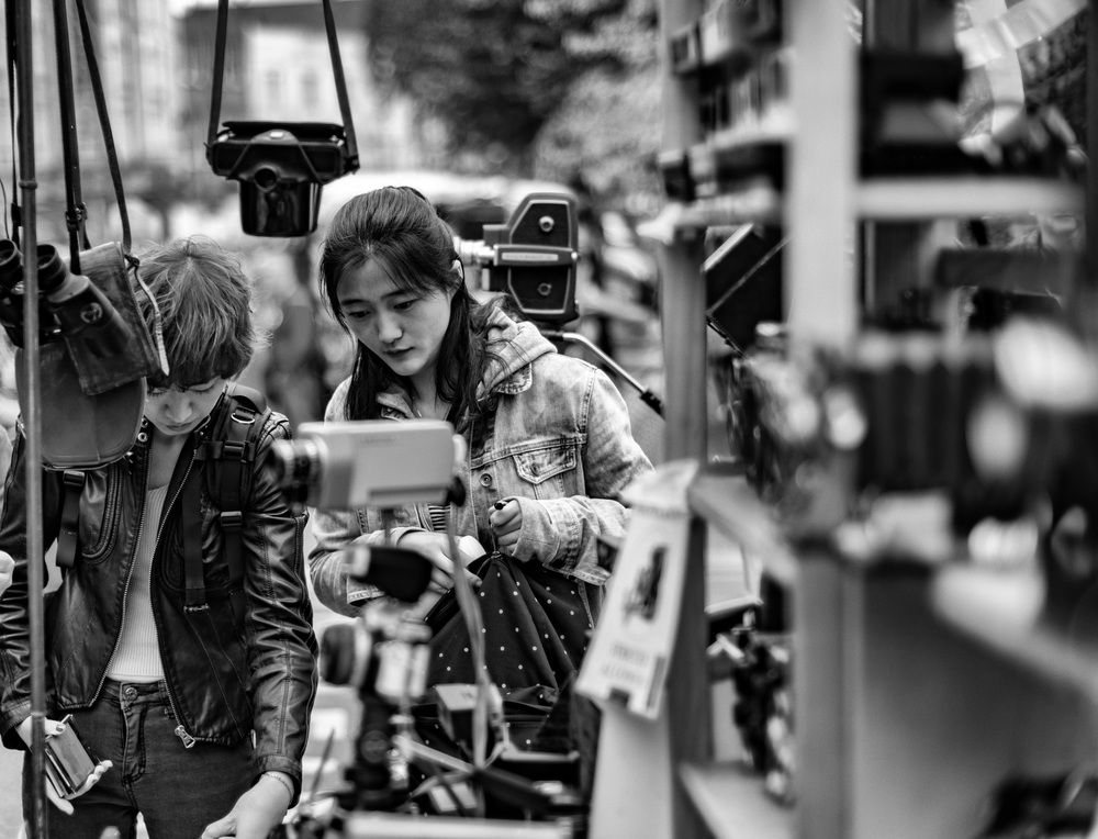 Making use of that wafer-thin depth of field: Leica SL and Zeiss 50mm Sonnar at f/1.5